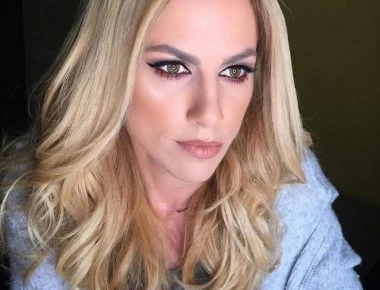 Ντορέττα Παπαδημητρίου: Την πήρε ο ύπνος και έγειρε στα γυρίσματα της σειράς που πρωταγωνιστεί